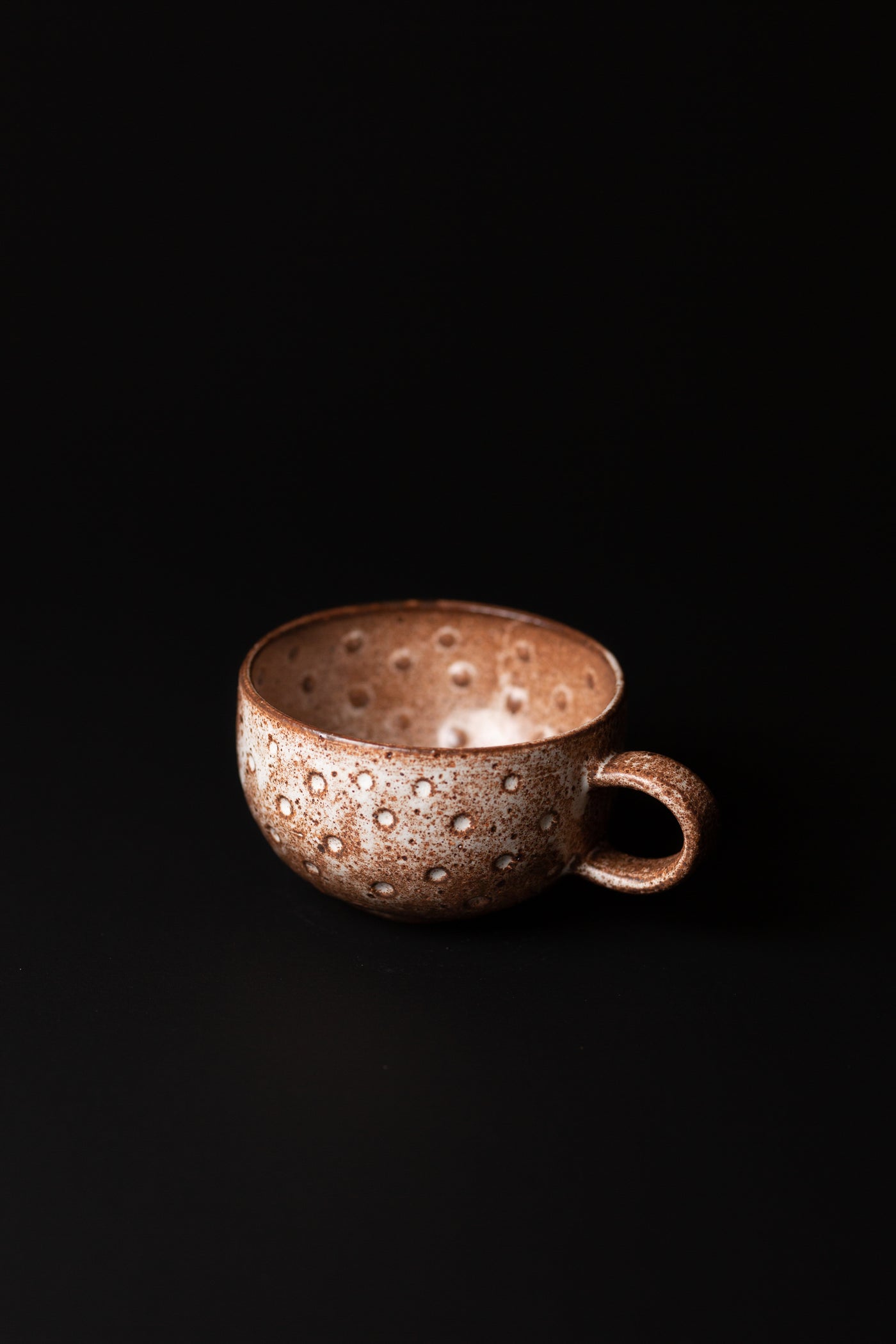 Handcrafted in natural tones and organic in nature this mug is tactile and beautiful to hold. A fine Australian homeware piece.